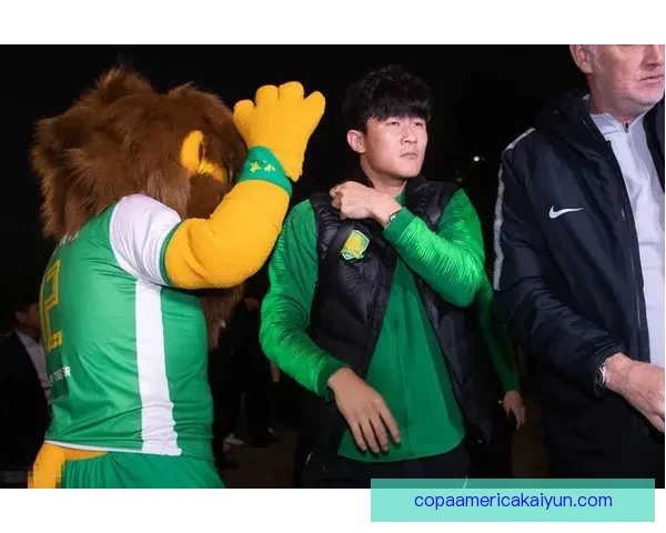 金玟哉在拜仁的主力位置正面临竞争，状态回暖引发关注。