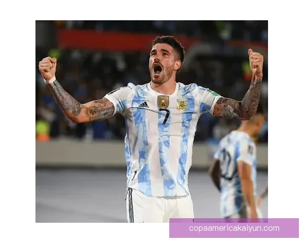 德保罗在世界杯期间展现出强大的足球影响力，备受瞩目。